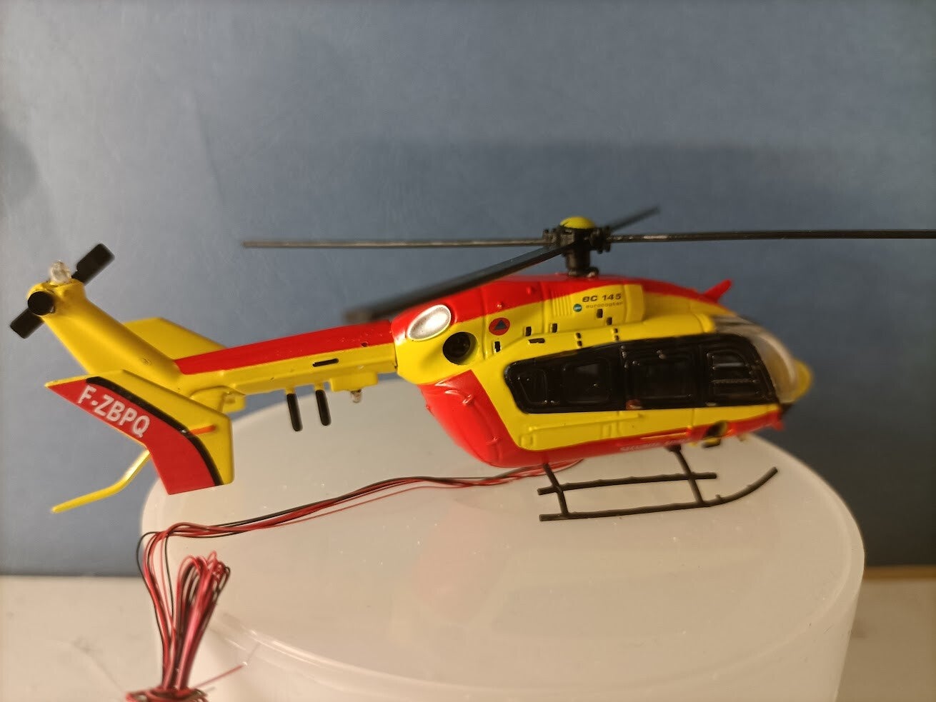 Hélicoptère EC145 Sécurité Civile 1/87 avec éclairages et module électronique