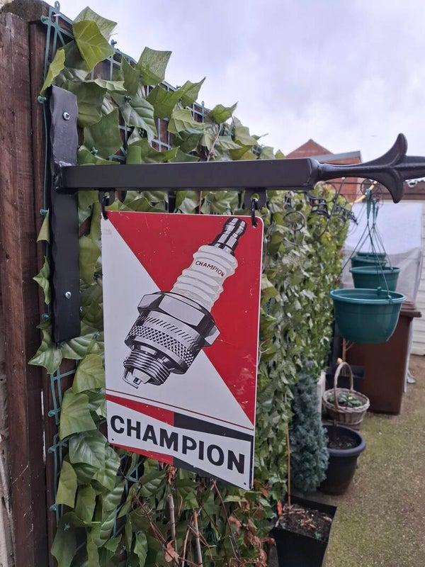 Retro champion sign and bracket