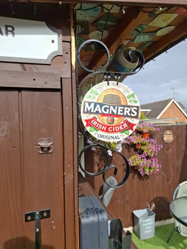 Magners sign and bracket