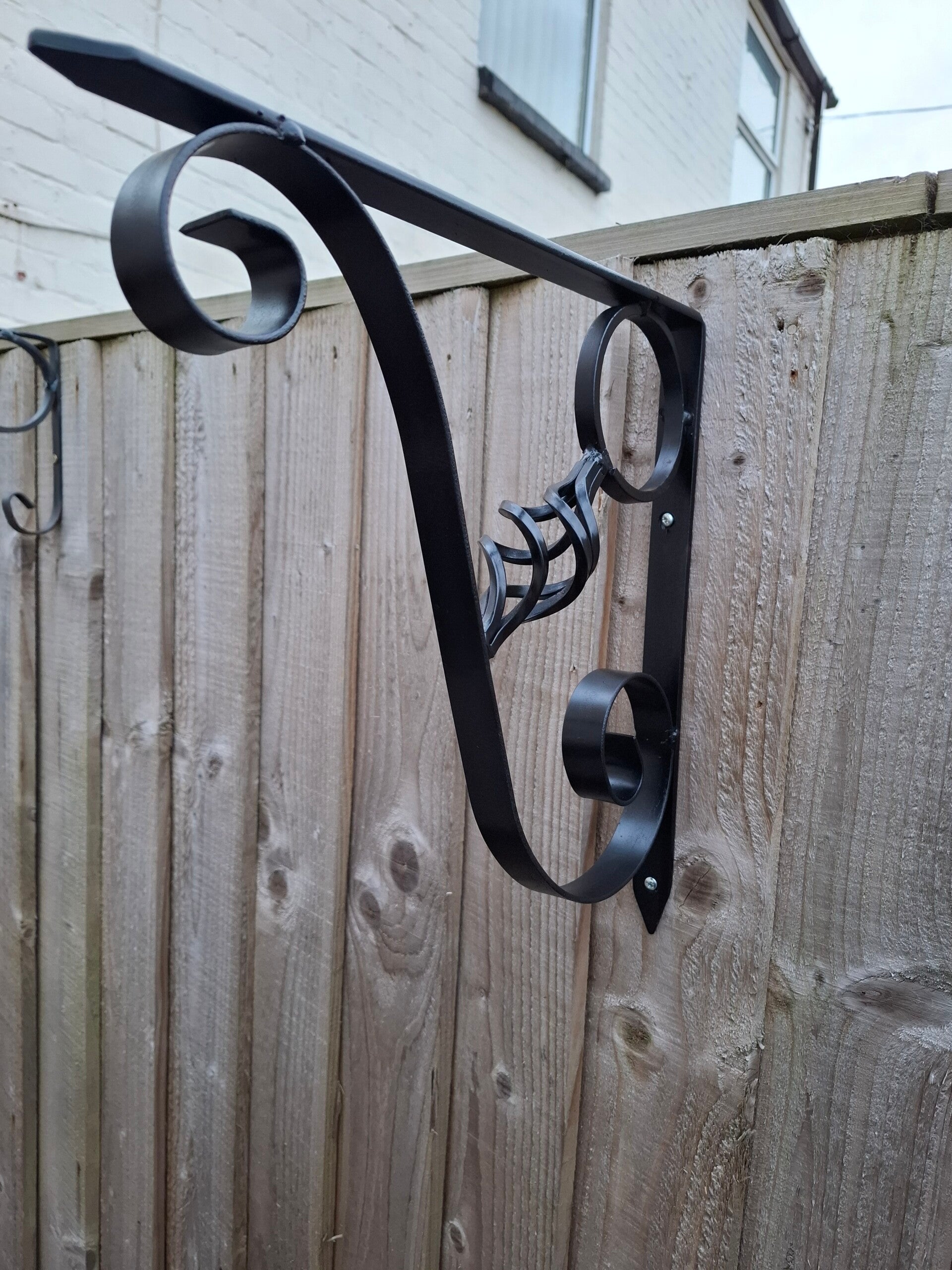 Heavy duty basket hanger