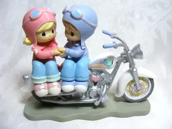 2005 Precious Moments Figurine No. 1974 Holding On Tight To Your Love N-2