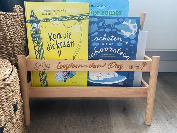 Boekenrek RupsjeNooitgenoeg + Naam