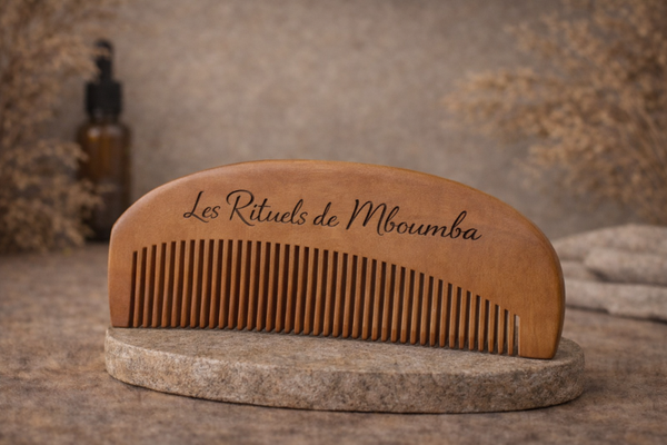 Peigne Rituel Mboumba – Bois naturel (personnalisé) à dents fines