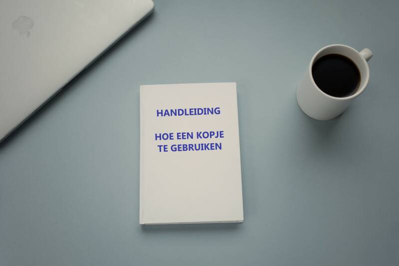 Boek met tekst Hoe een kopje te gebruiken? Over het belang van sterke tussenkoppen.