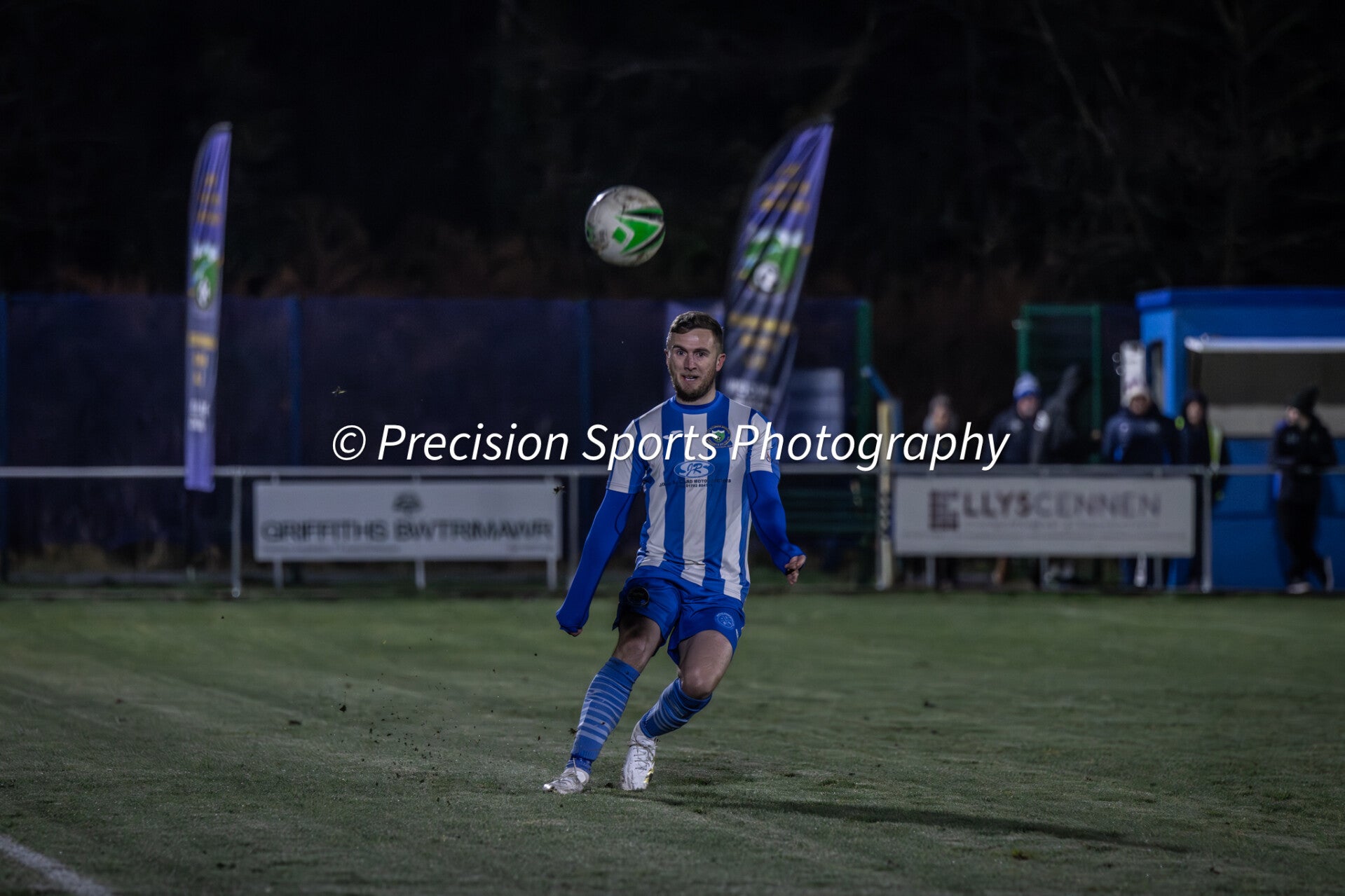 Cwmamman United v Llandarcy 2.1.26