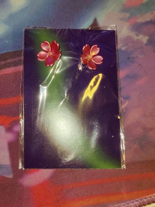 Korvakorut - punainen kukka