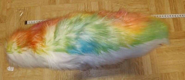 Roikkuva monivärihäntä