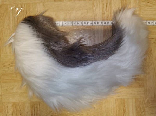 Harmaa-valkoinen häntä