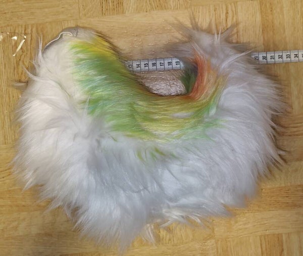 Moniväri-valkoinen häntä