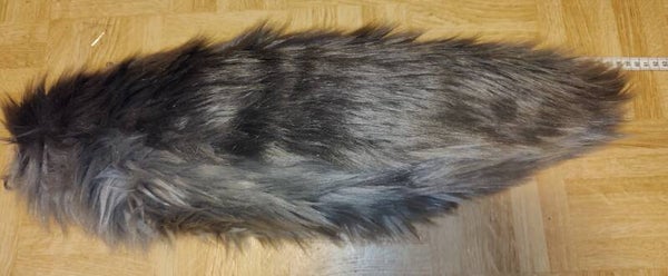 Roikkuva harmaa häntä