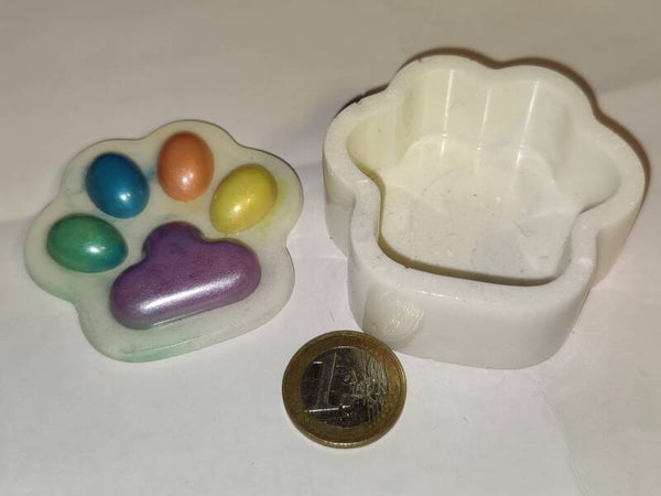 Tassu resiinirasia moniväri-valkoinen. pieni