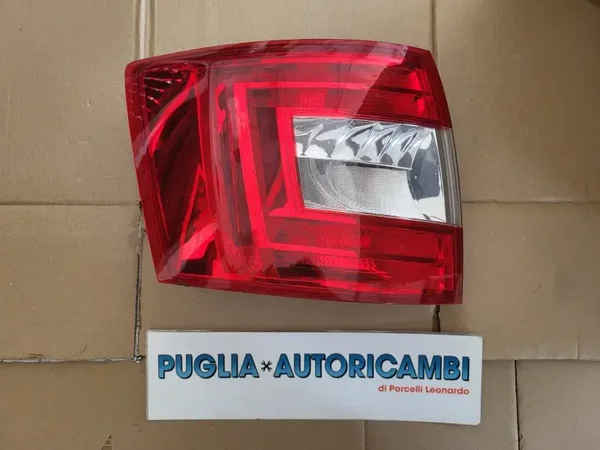 FARO FANALE POSTERIORE SINISTRO SX PARTE ESTERNA SKODA OCTAVIA SW 5E9945111