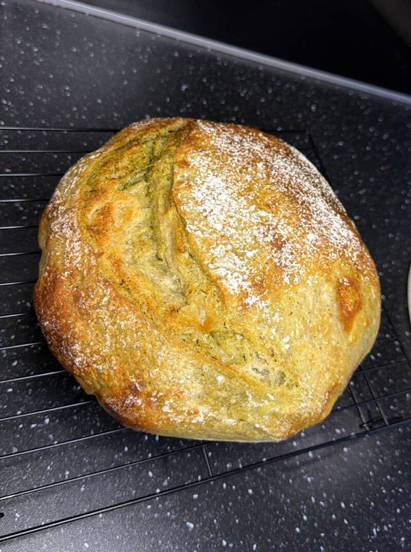 Zuurdesembrood pesto parmezaanse kaas Groot
