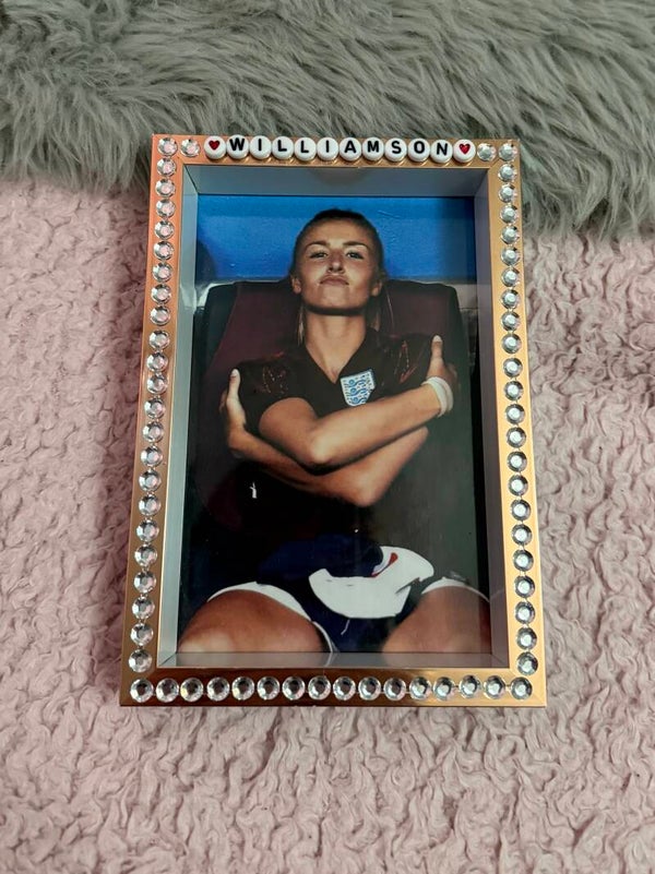 Frame Leah