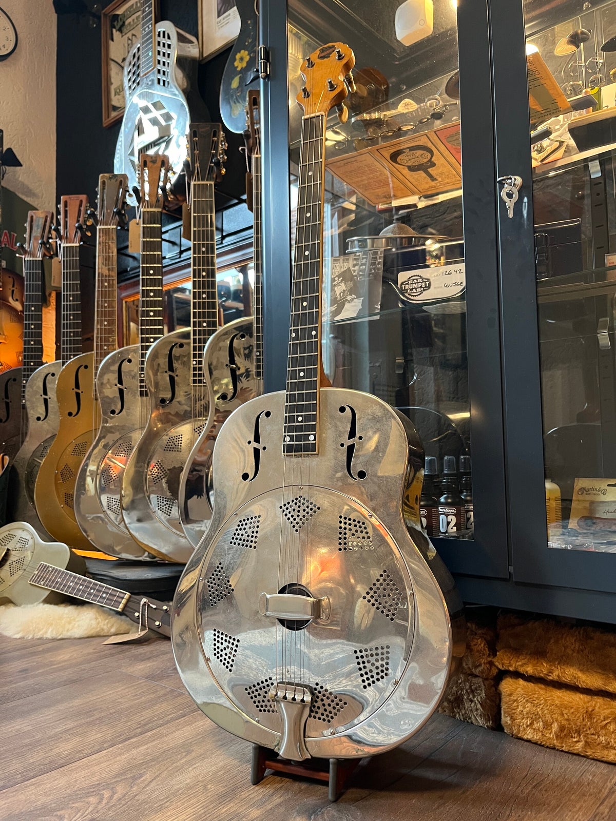 Guitars | Mainwood Guitars | Vintage & Exclusive