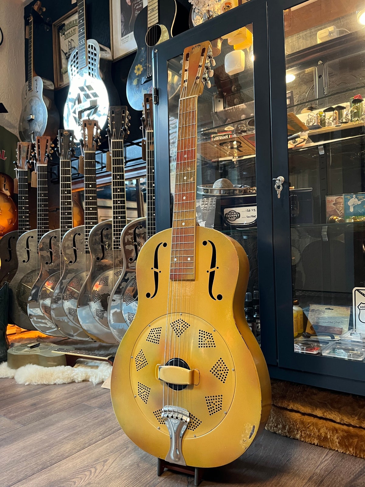 Guitars | Mainwood Guitars | Vintage & Exclusive