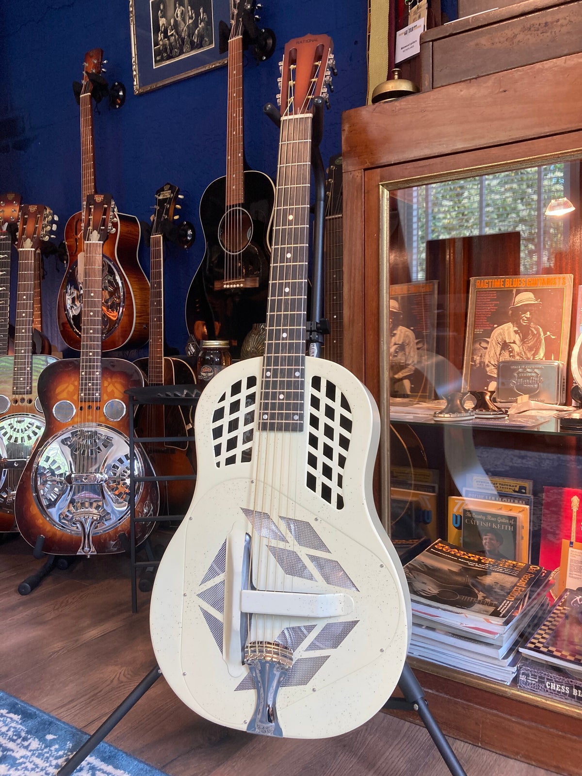Guitars | Mainwood Guitars | Vintage & Exclusive