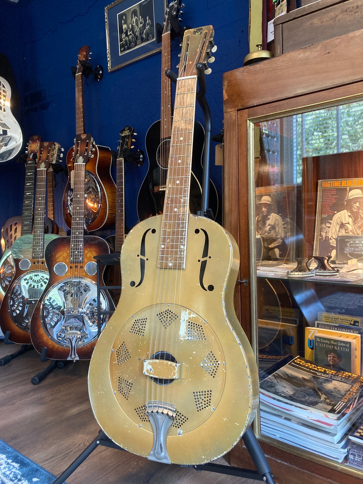 Guitars | Mainwood Guitars | Vintage & Exclusive
