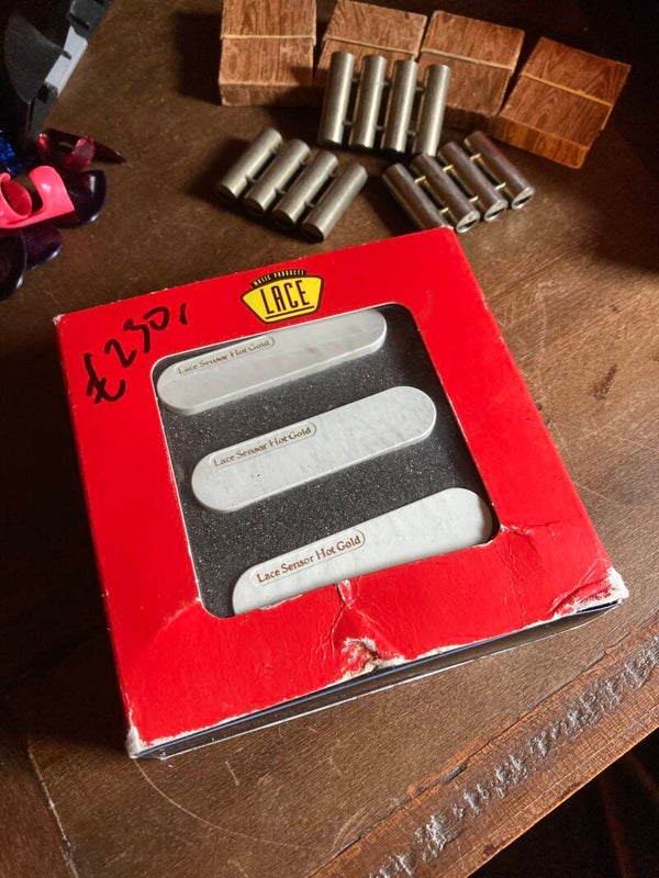 Lace Sensor Hot Gold (new old stock)