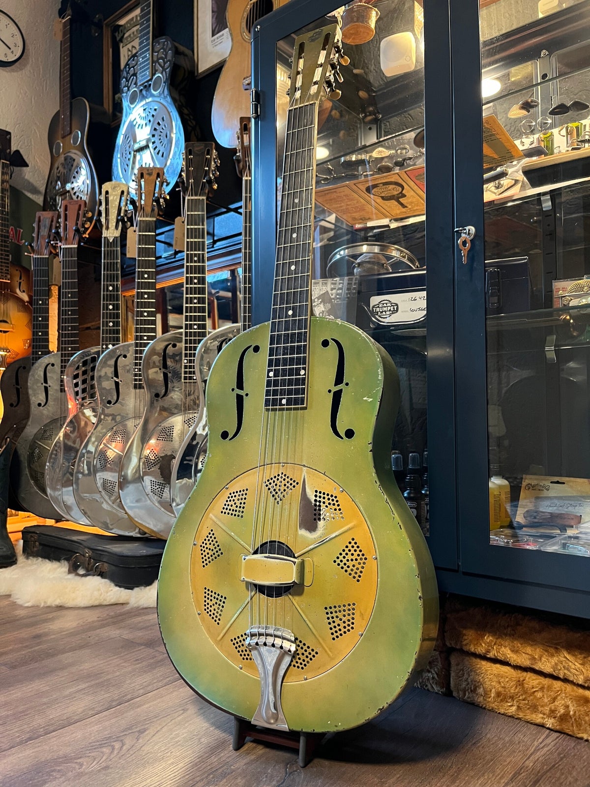 Guitars | Mainwood Guitars | Vintage & Exclusive