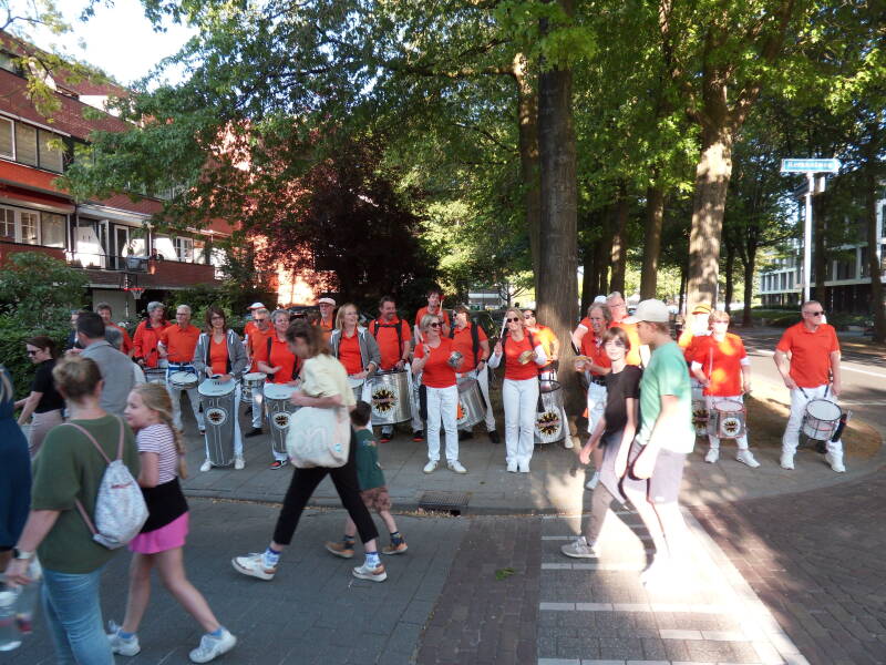 avondvierdaagse Ginneken Breda, swingend over de finish
