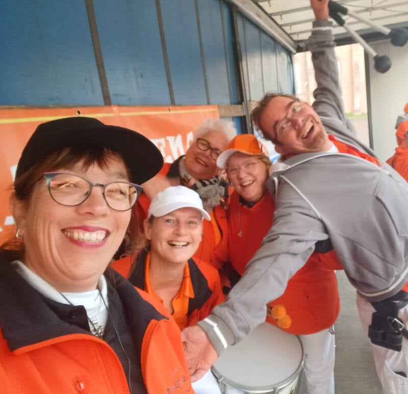 foto-bomb-samba-standard-j449vl.jpg
