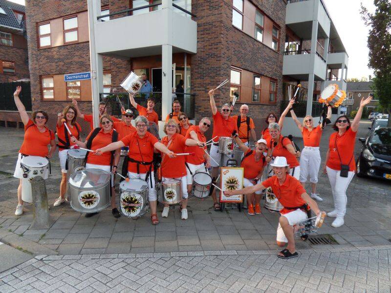 samba spelen met de avondvierdaagse 