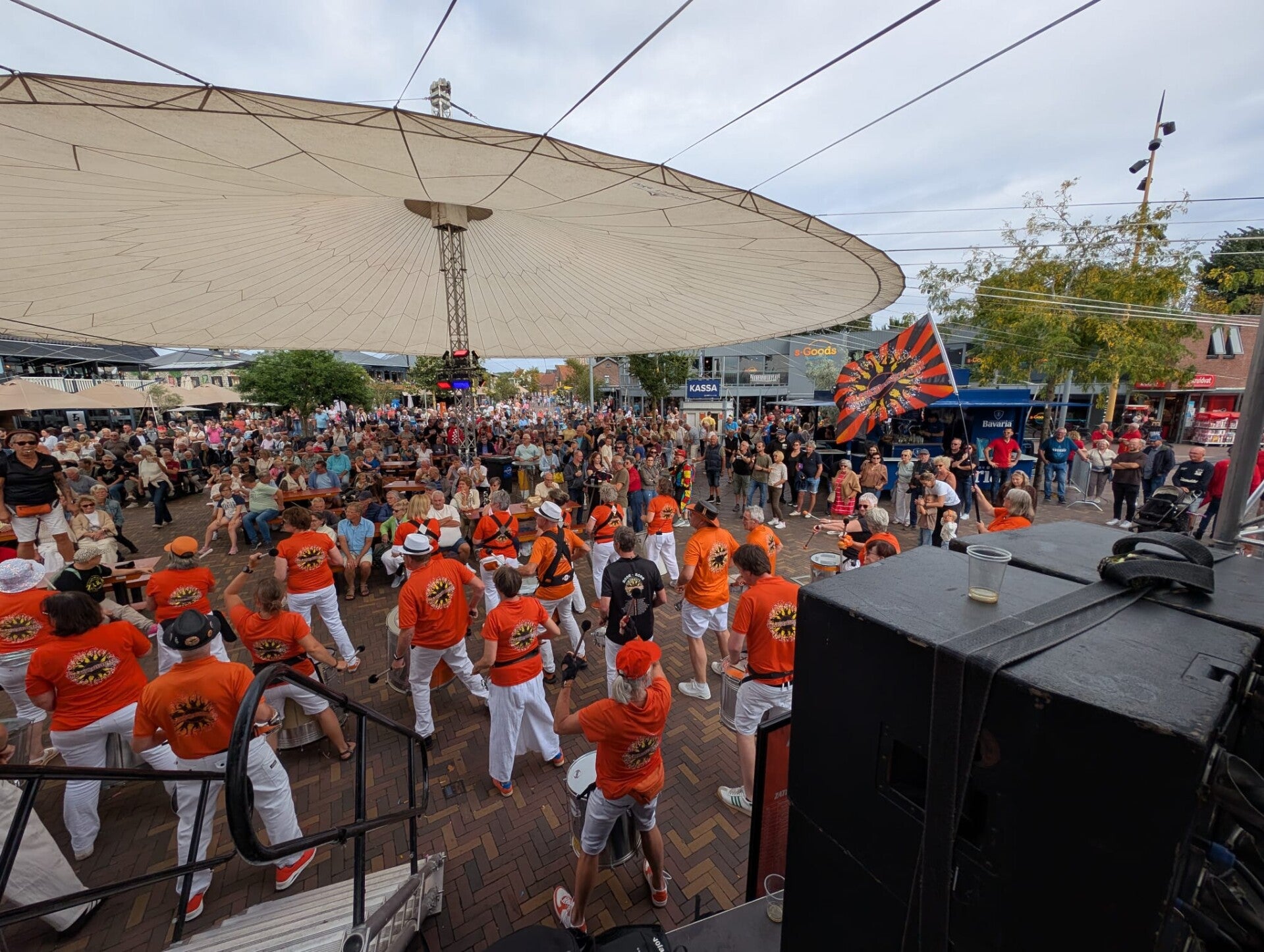 Volle bak bij het optreden Watermeterplein