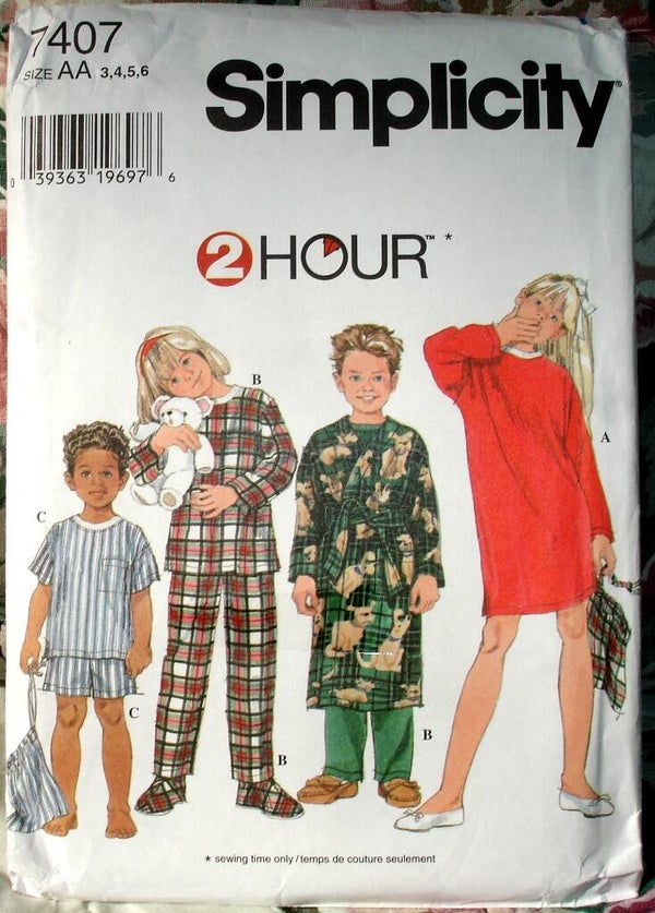 Simplicity 7407 Childs Pajamas Nightshirt Robe Pajama Bag And Booties Pattern Size AA (3-4-5-6)