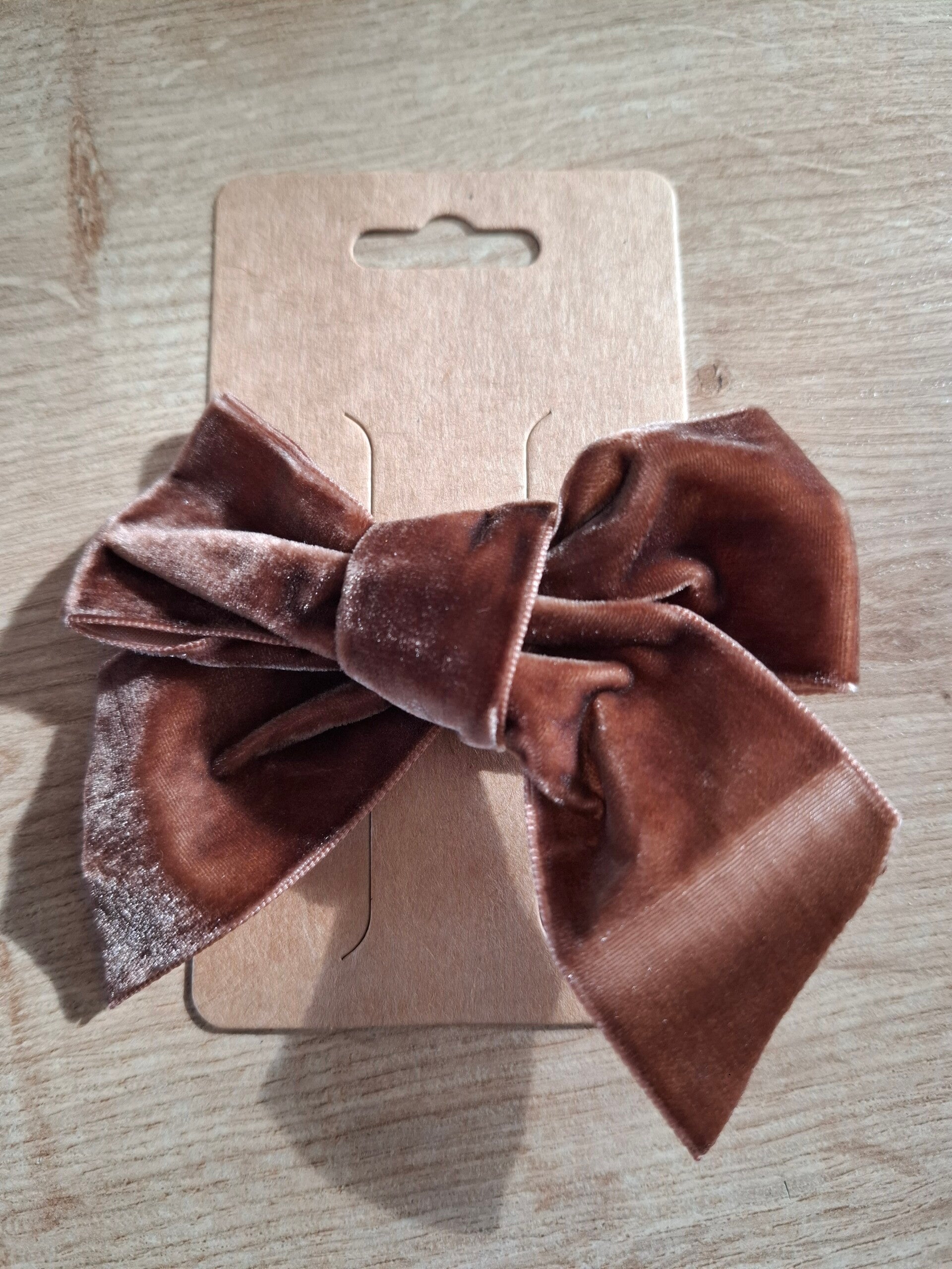 Haarclips met donkerbruin fluwelen strik