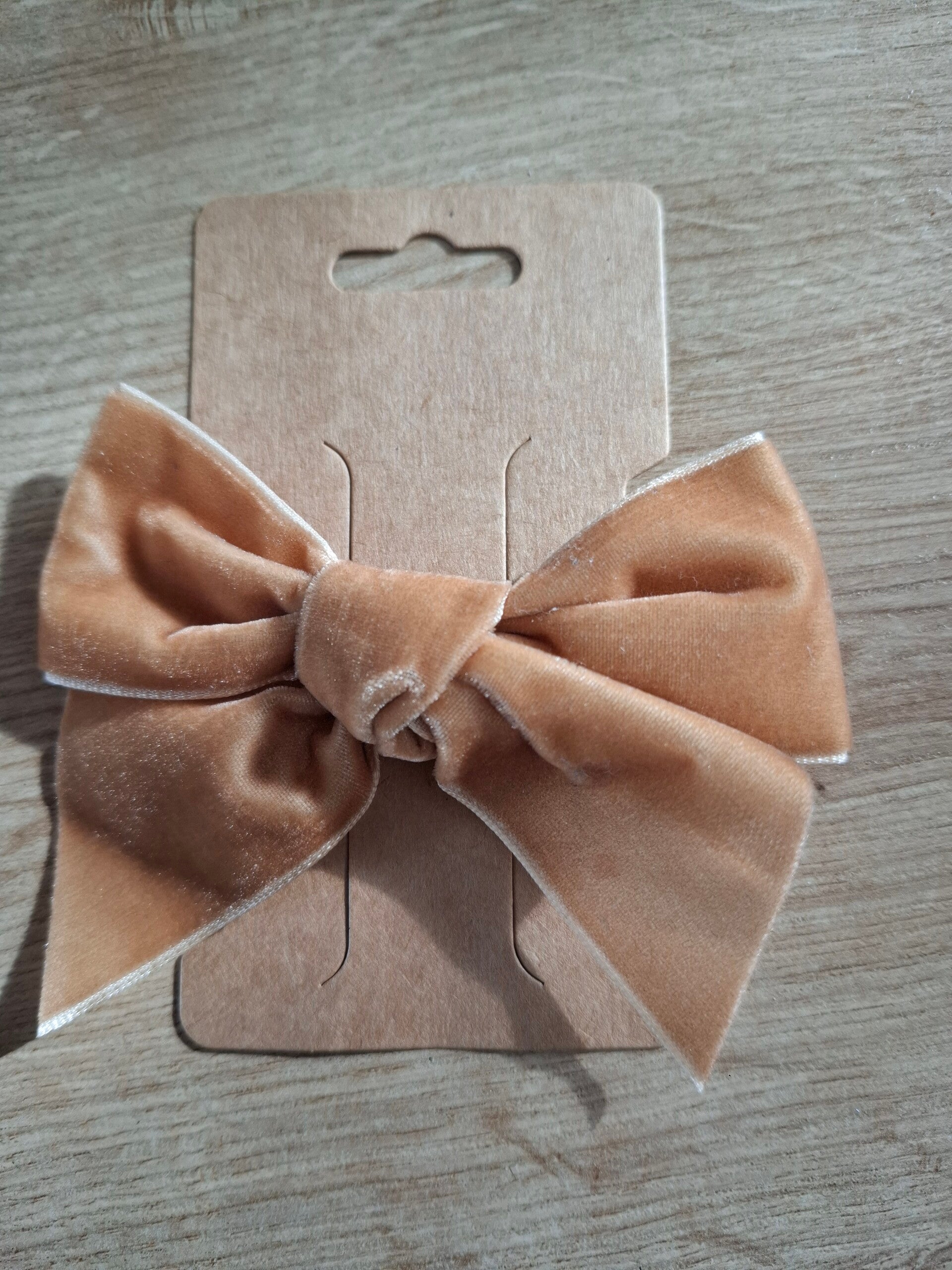 Haarclips met camel fluwelen strik