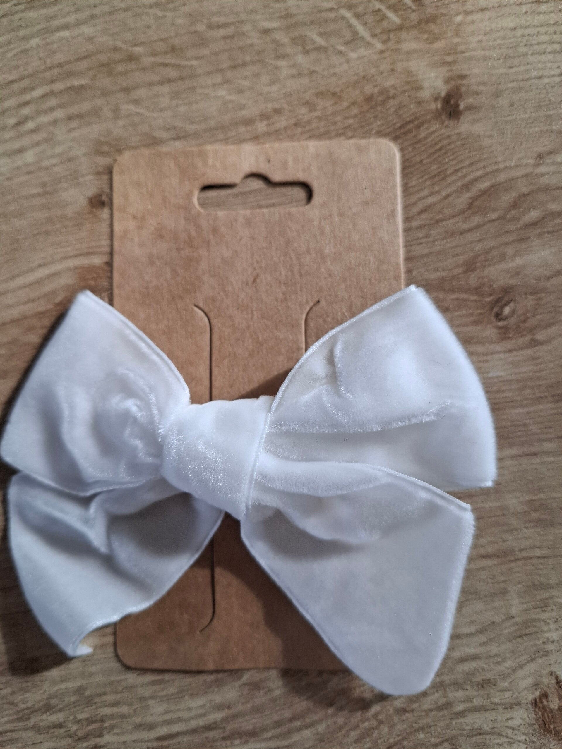 Haarclips met witte fluwelen strik