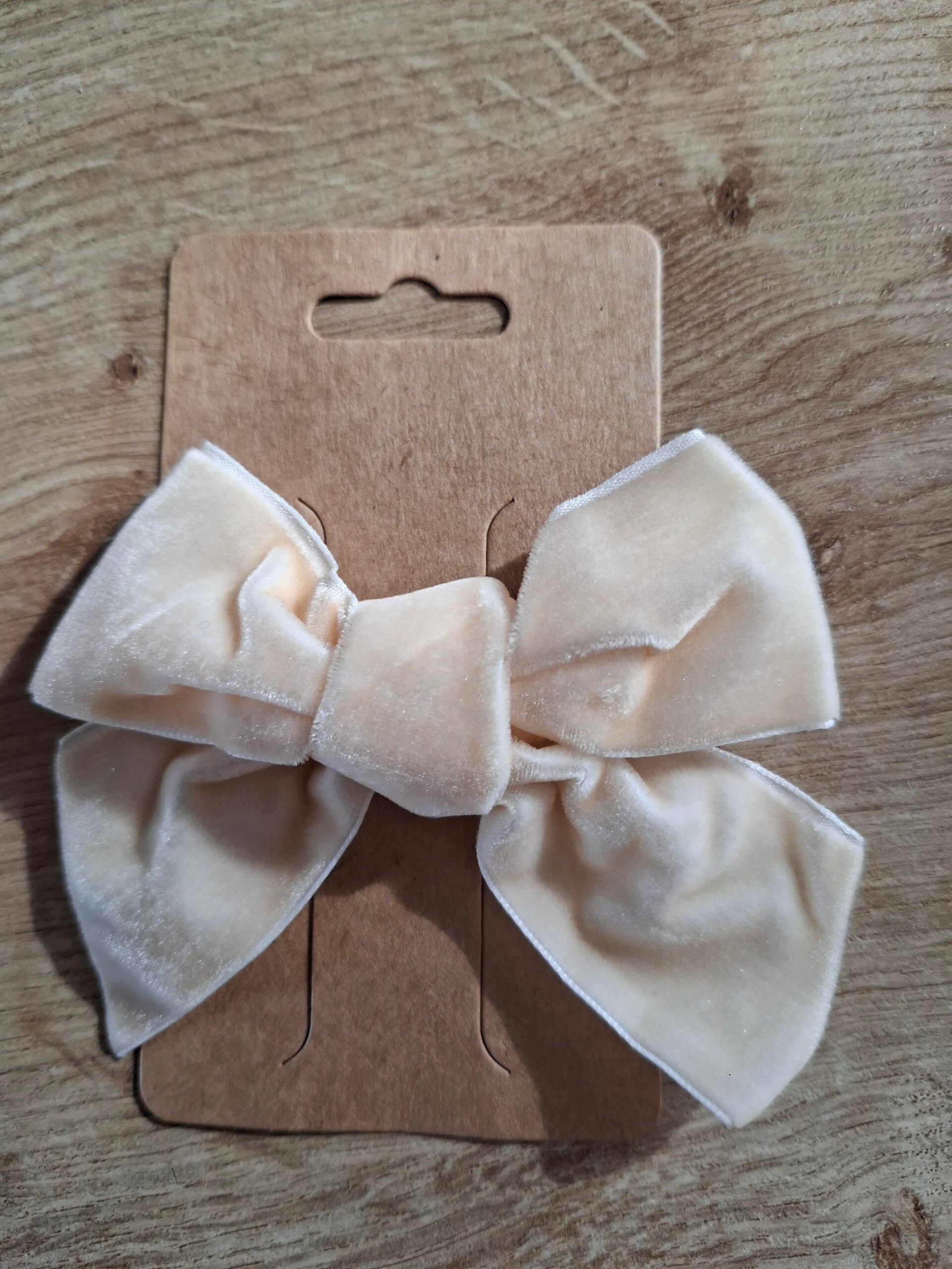 Haarclips met ecru fluwelen strik