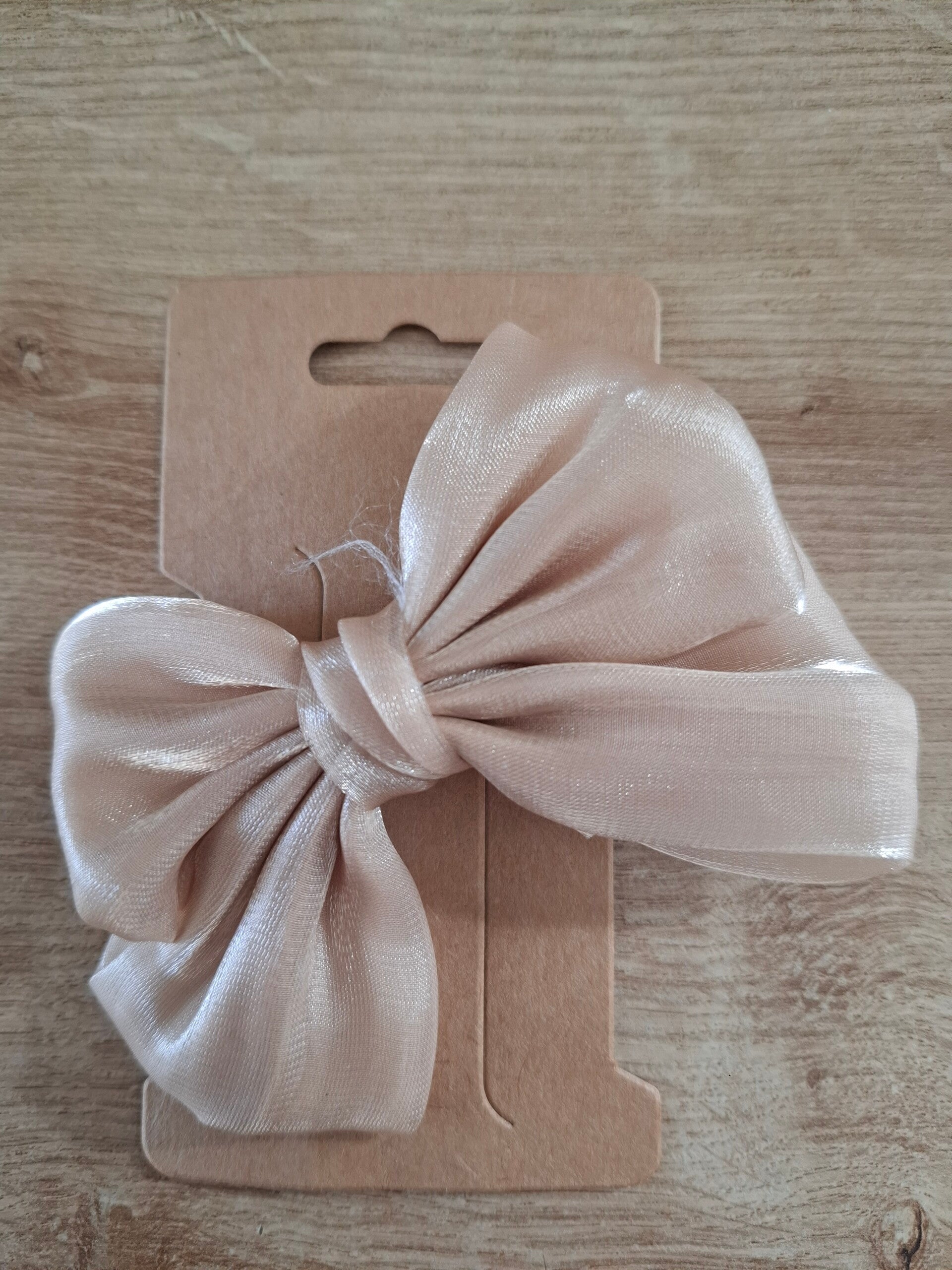 Organza strik champagne op alligator klem