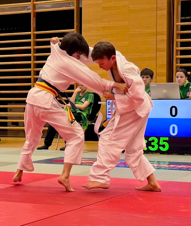 Leonard beim kämpfen