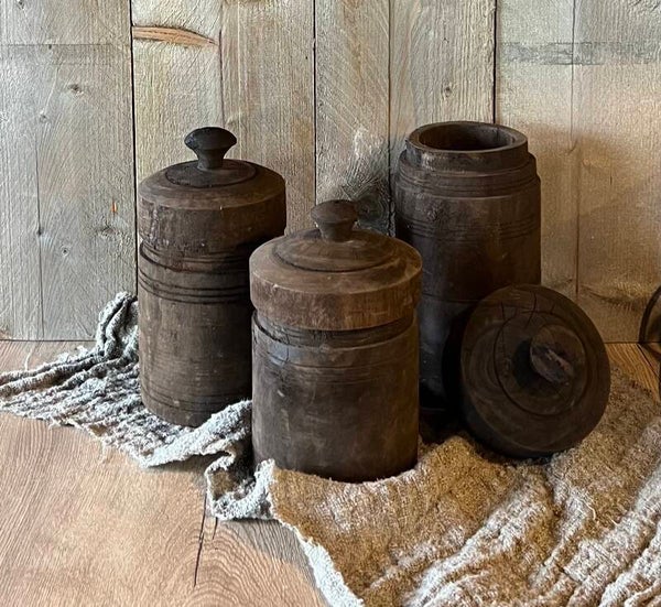 Stoere oudhouten pot met deksel