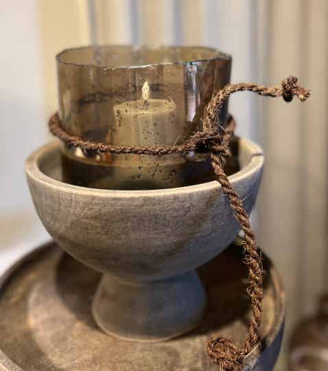 Oudhouten schaal op voet oké grey