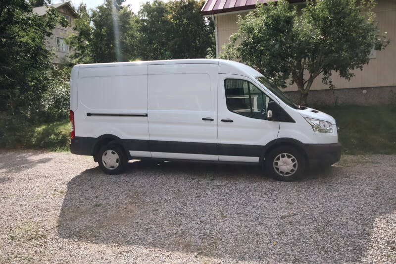 Muuttokärpän vuokrattava Ford Transit Custom