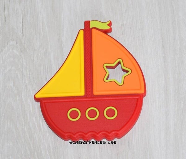 Anneau de dentition bateau rouge