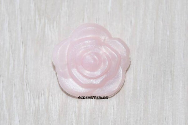 Petite rose silicone rose clair nacré