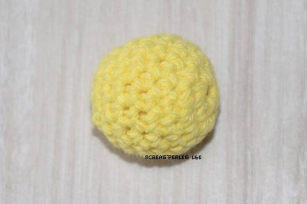 Boule en crochet jaune 20mm