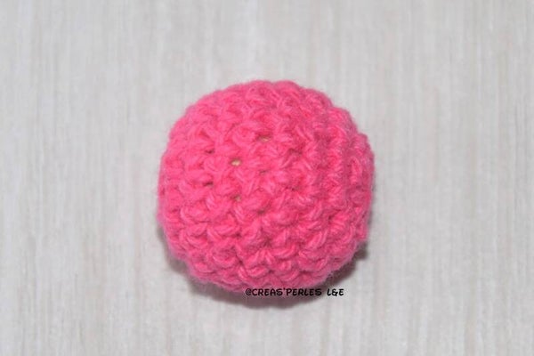 Boule en crochet rose fuchsia 20mm