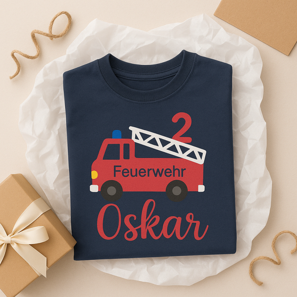 Personalisiertes Feuerwehr Kinder Shirt mit Name & Zahl – Feuerwehrauto Geburtstagsshirt – Geburtstag – Geschenk Junge – Motto-Party