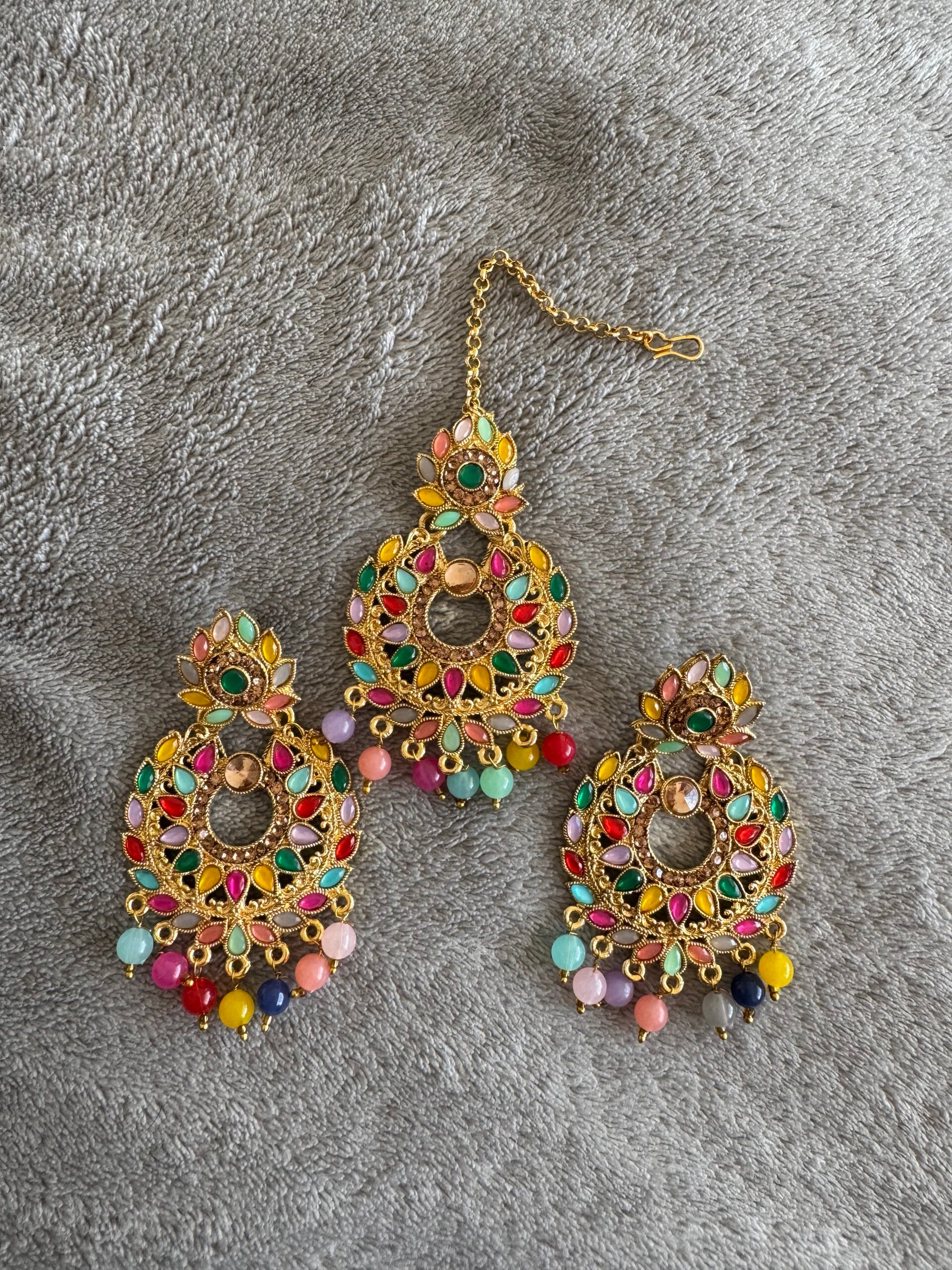 Multi color jhumka with maangtika