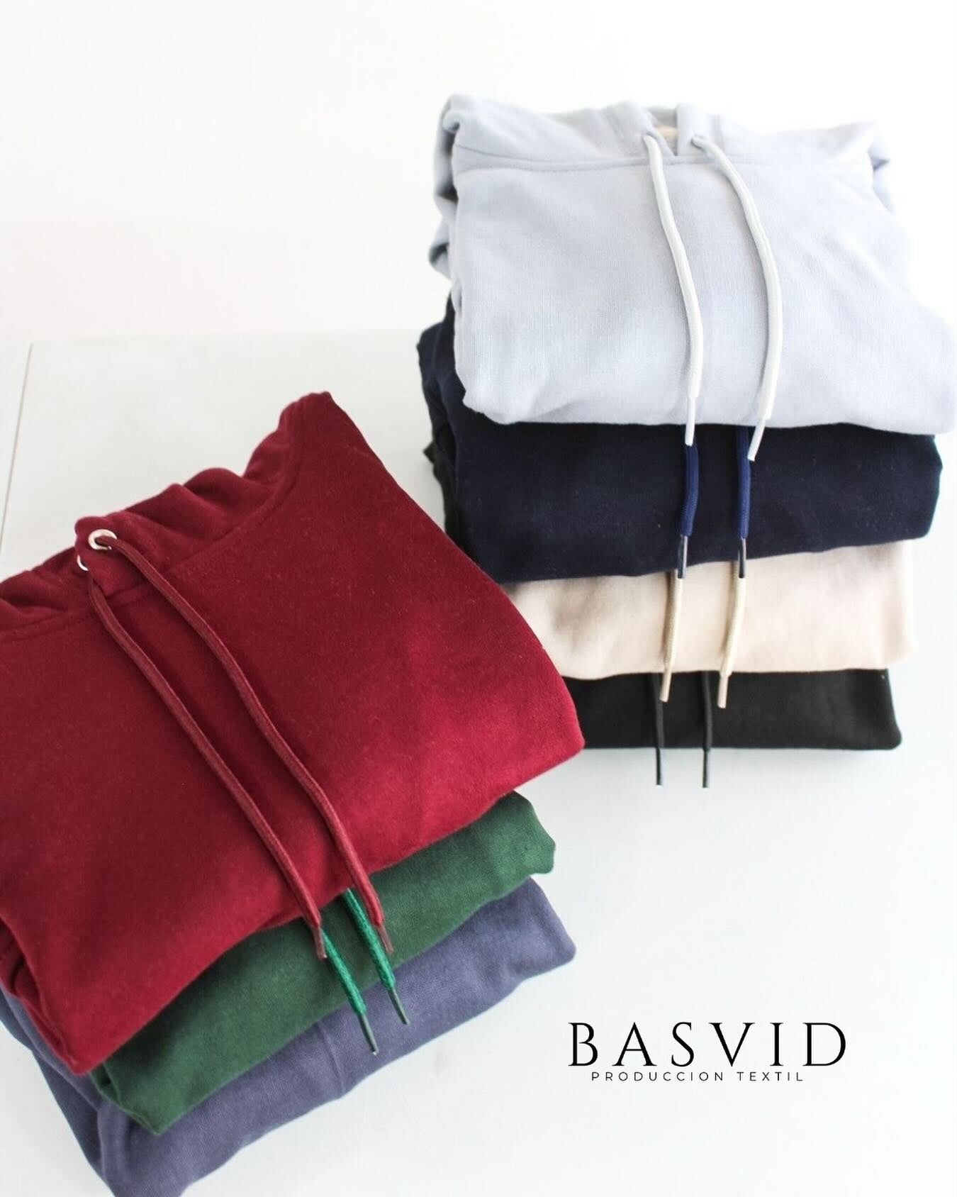 Sudadera con gorro y bolsa canguro