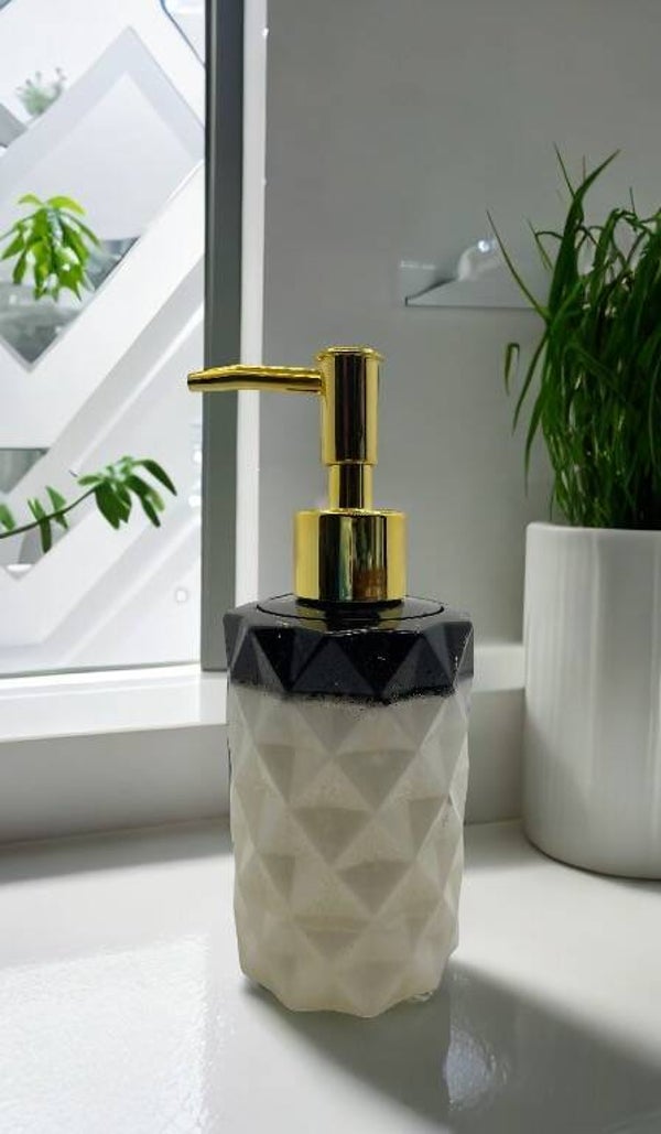 Seifenspender aus Epoxidharz