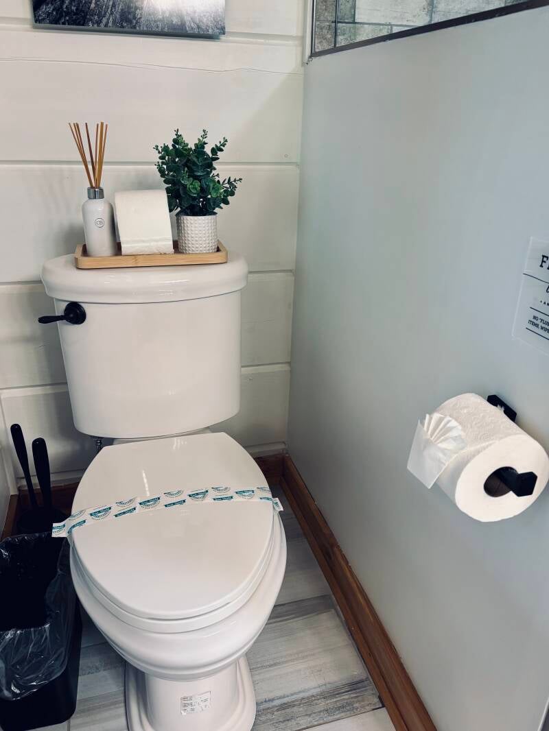 Decorative toilet paper