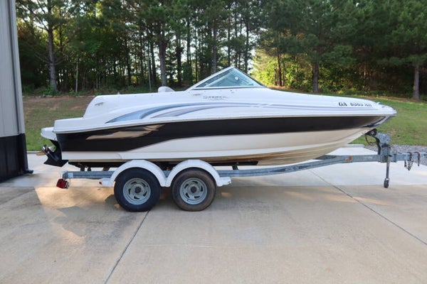 2002 Sea Ray 190 Sundeck w/5.0 Liter