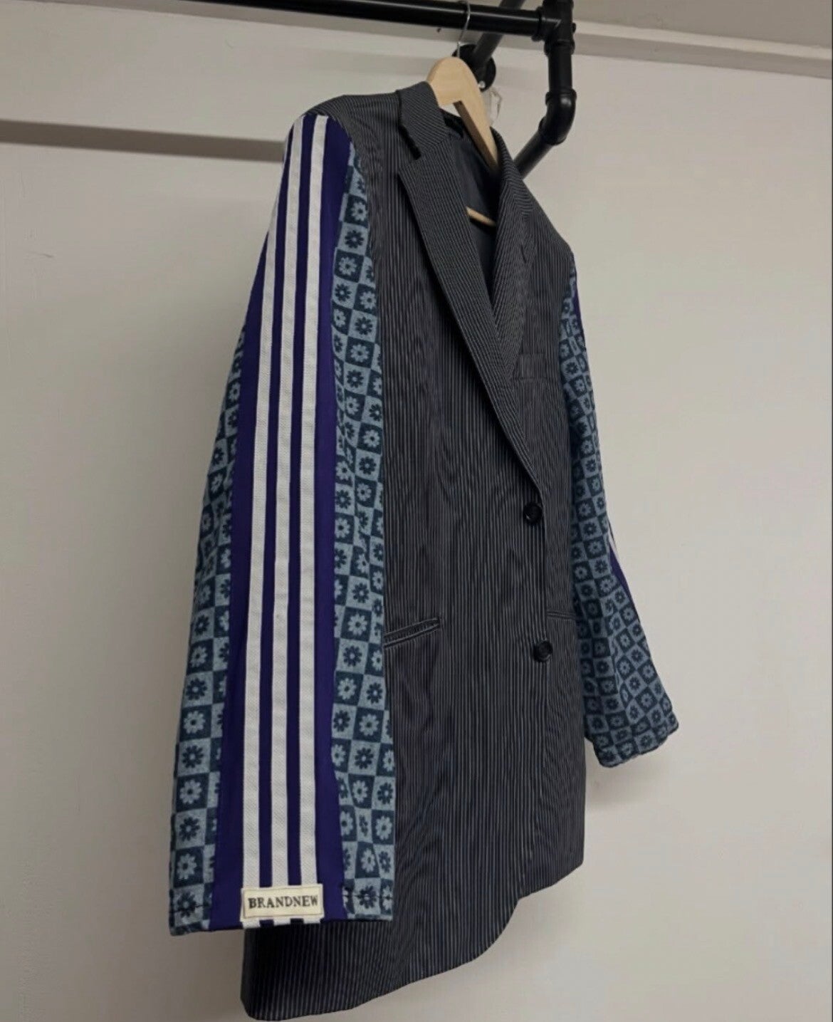 Adidas blazer bloemetjes mouw