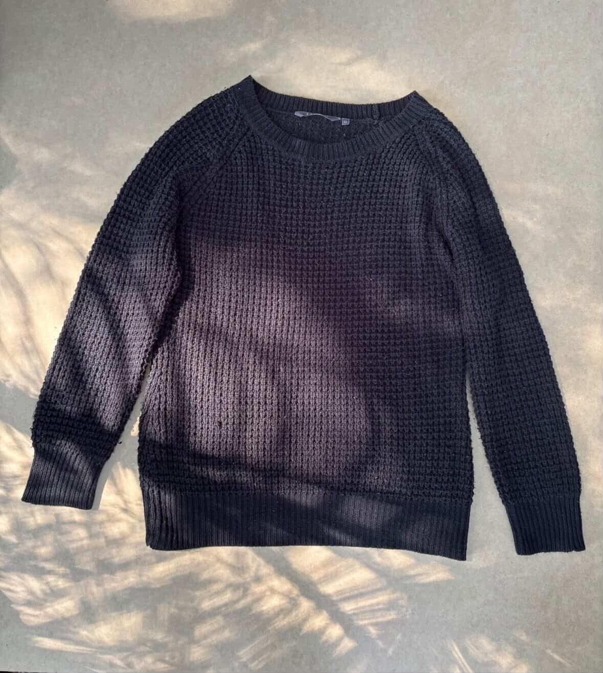 suéter bordado negro